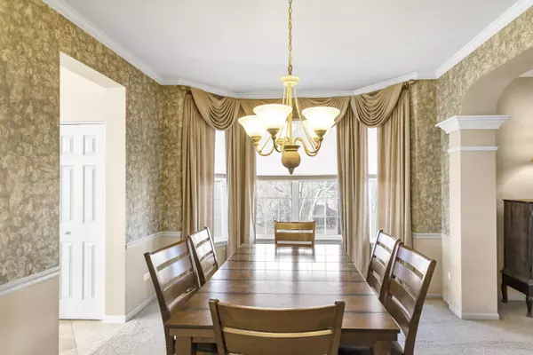 320 Tralee LN, Mchenry, IL 60050