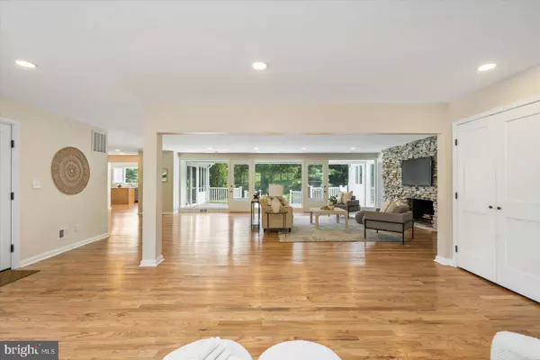 11 GREENLEA DR, Pikesville, MD 21208