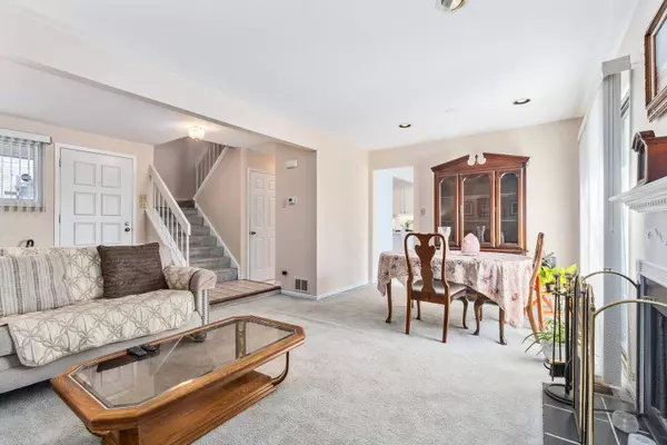 7 Cherrywood Court, Indian Head Park, IL 60525