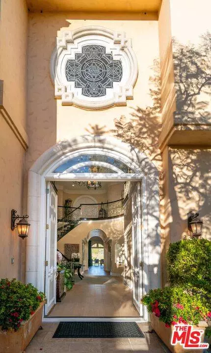 2286 Worthing Ln, Los Angeles, CA 90077