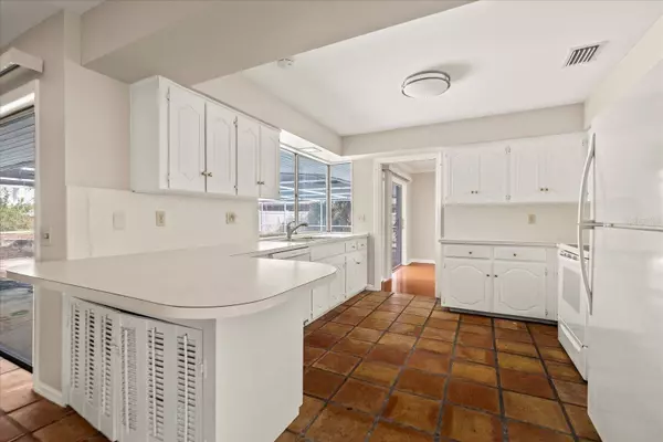 12 LAKE LINK DR, Winter Haven, FL 33884