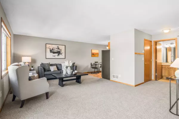 2549 Cobble Hill CT #H, Woodbury, MN 55125