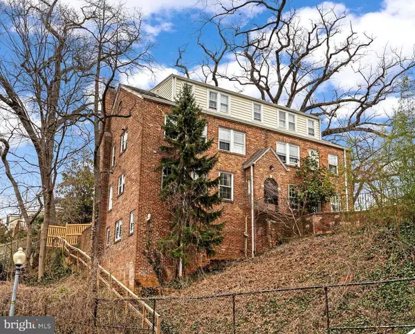 3434 OAKWOOD TER NW, Washington, DC 20010