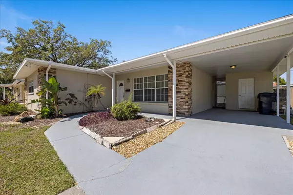 8006 N OLA AVE, Tampa, FL 33604