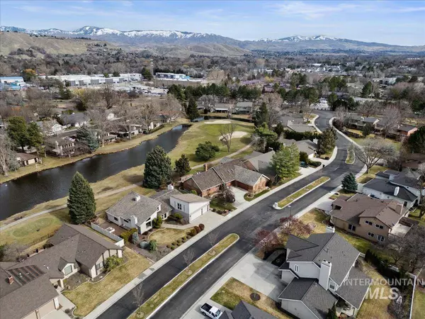 5870 W Sterling Ln, Boise, ID 83703