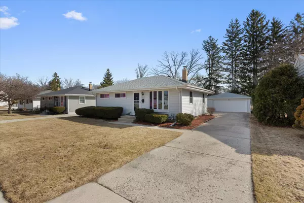 W169N8506 Sheridan Dr, Menomonee Falls, WI 53051