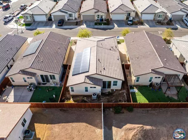 2702 Meadowbrook Dr, Imperial, CA 92251