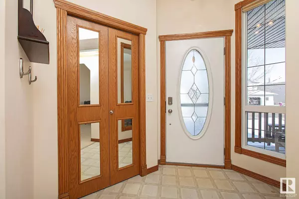 137 REICHERT DR, Beaumont, AB T4X 1S2