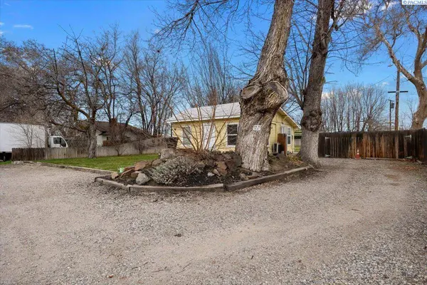 412 W Grand Ronde Ave, Kennewick, WA 99336