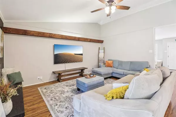 627 E Center Circle, Duncanville, TX 75116