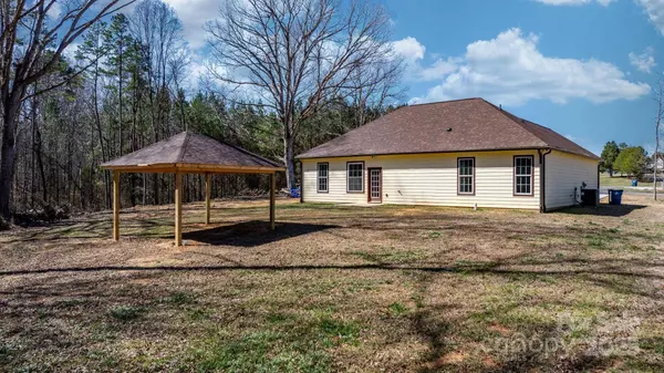 105 4th ST SE, Catawba, NC 28609