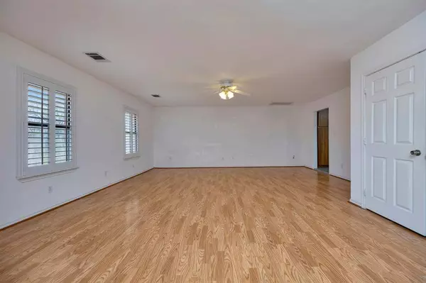 910 Prestwick Lane, Richardson, TX 75080