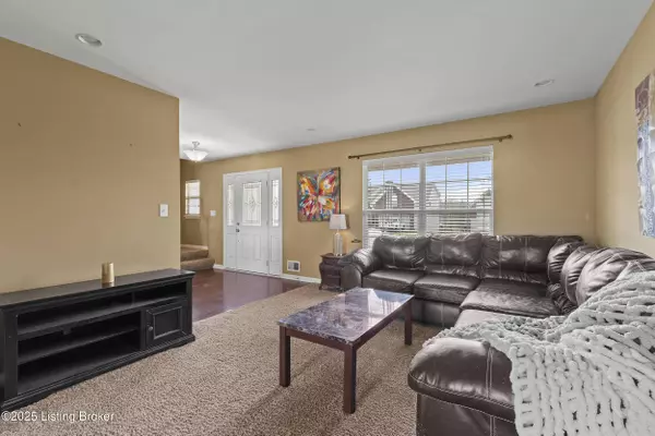 438 Arlington Meadows Dr, Fisherville, KY 40023