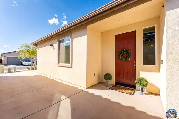 2702 Meadowbrook Dr, Imperial, CA 92251