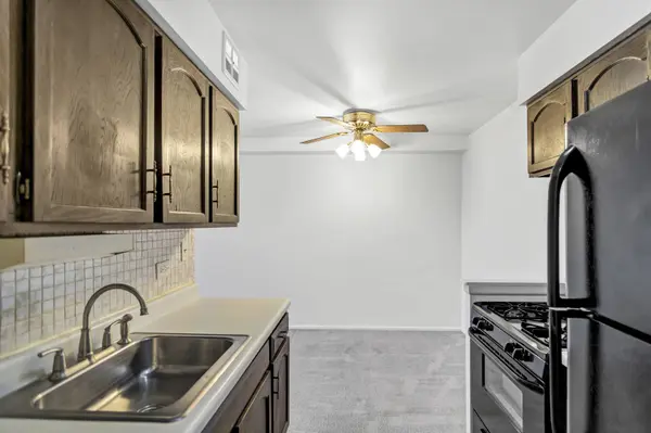 1880 Bonnie LN #104, Hoffman Estates, IL 60169