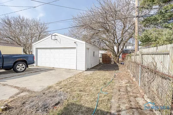 4207 Fairview DR, Toledo, OH 43612