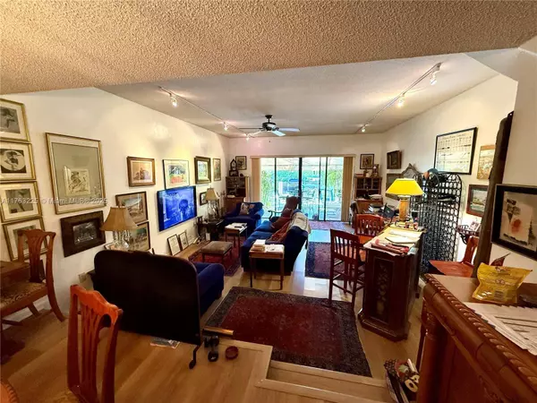 1424 NE 105th St #D10, Miami Shores, FL 33138