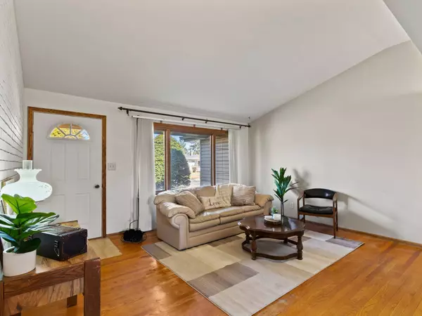 7225 Elstead Ave, Glendale, WI 53129