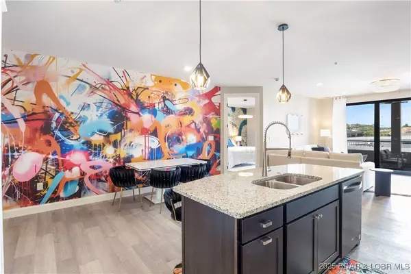 1045 Topsider LN #113, Osage Beach, MO 65065