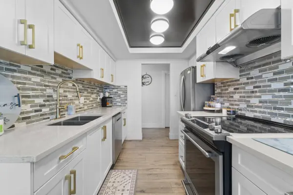 13530 Hilton RD #204, Surrey, BC V3R 5J4