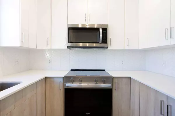 850 Belmont DR SW #405, Calgary, AB T2X 4A6