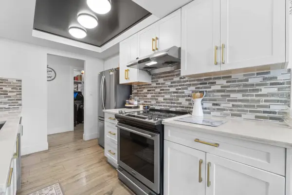 13530 Hilton RD #204, Surrey, BC V3R 5J4