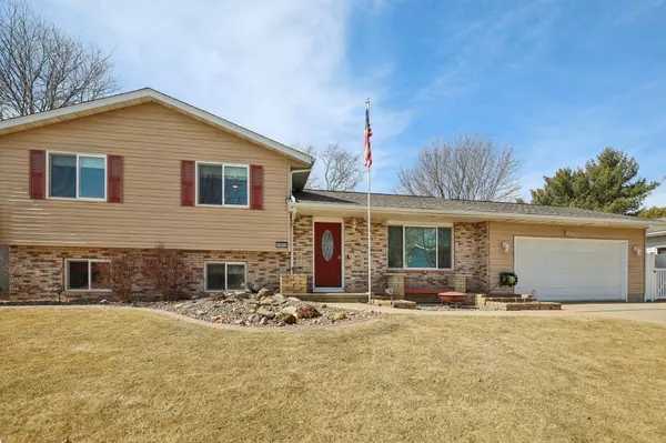 1015 Eric Lane, Waunakee, WI 53597
