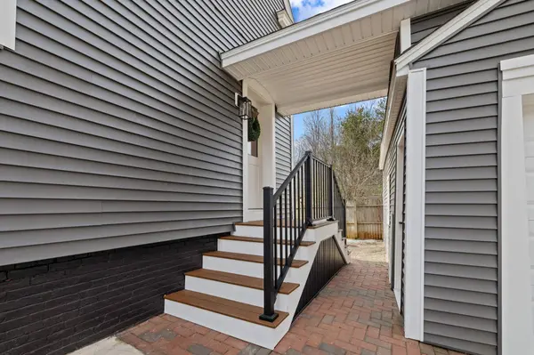8 Redwood AVE, Concord, NH 03301