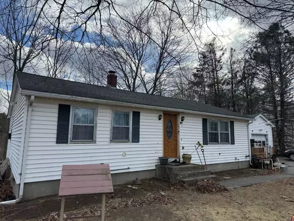 76 Hartford Ave West, Uxbridge, MA 01569