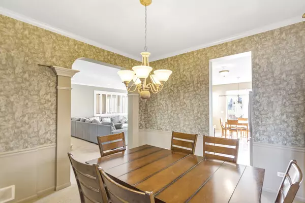 320 Tralee LN, Mchenry, IL 60050