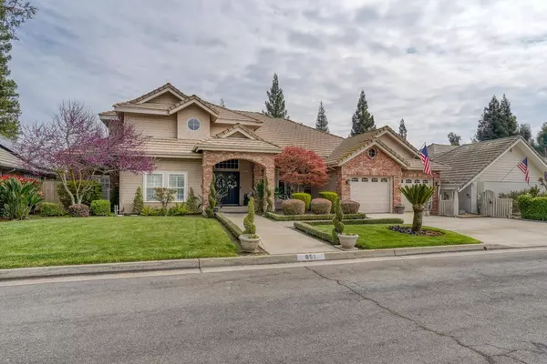 851 E Country View CIR, Fresno, CA 93730