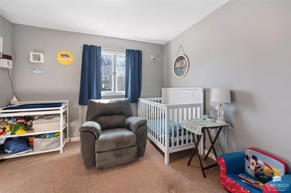 308 Harvey CIR, Manhattan, KS 66502