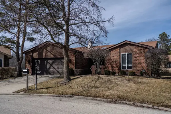 306 Basswood DR, Northbrook, IL 60062