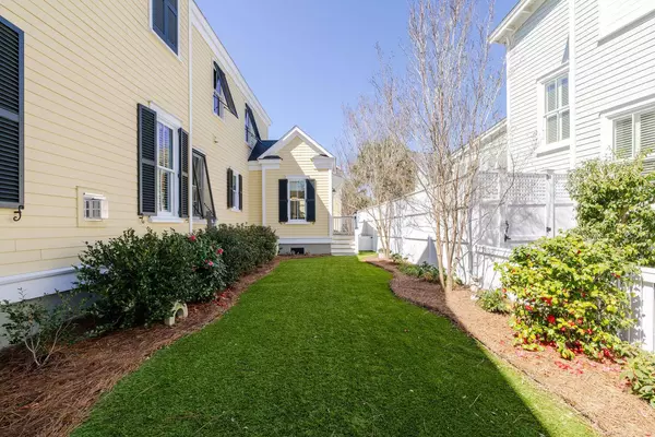 1676 Paradise Lake Dr, Mount Pleasant, SC 29464