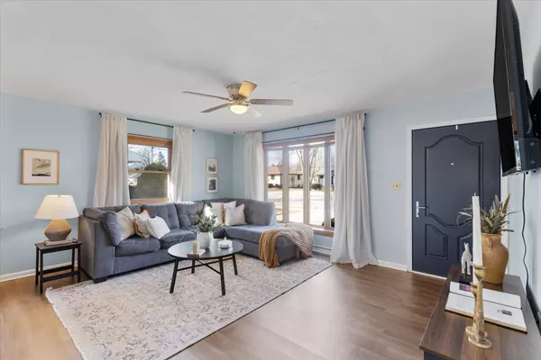 W169N8506 Sheridan Dr, Menomonee Falls, WI 53051