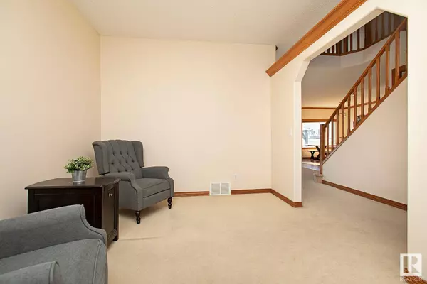 137 REICHERT DR, Beaumont, AB T4X 1S2