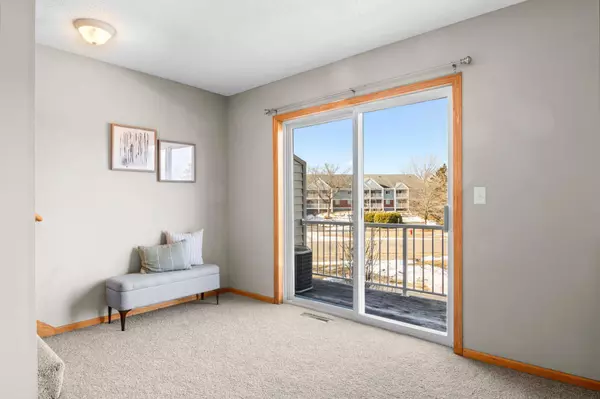 2549 Cobble Hill CT #H, Woodbury, MN 55125