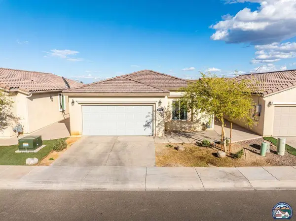 2702 Meadowbrook Dr, Imperial, CA 92251