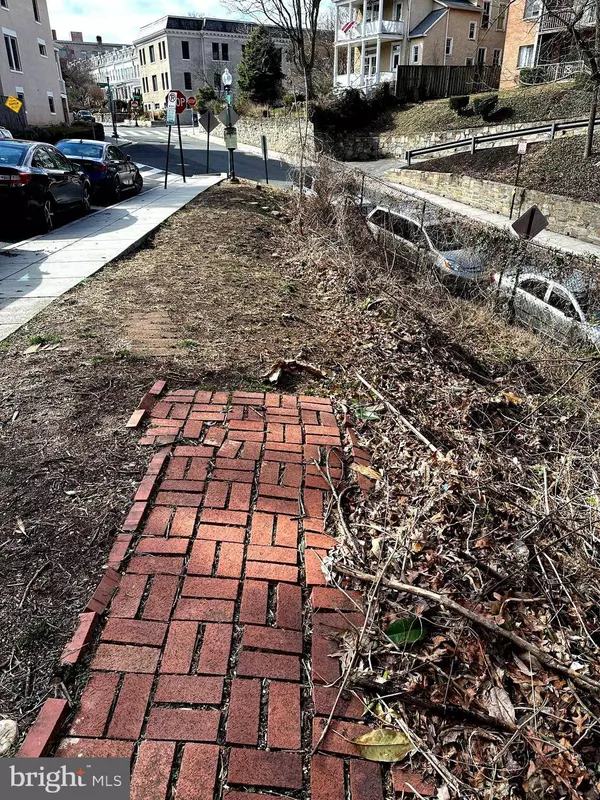 3430 OAKWOOD TER NW, Washington, DC 20010