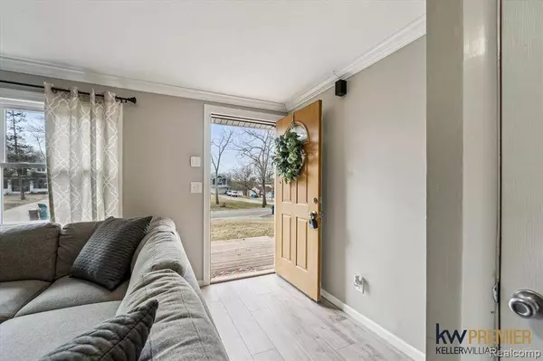 9660 COOLEY LAKE Road, White Lake Twp, MI 48386