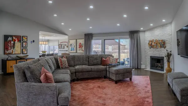 306 Basswood DR, Northbrook, IL 60062