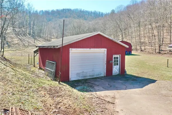754 Brush Run RD, Pennsboro, WV 26415