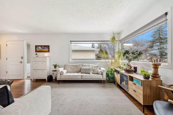 123 78 AVE SE, Calgary, AB T2H 1C5