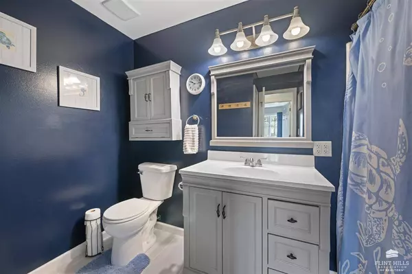 308 Harvey CIR, Manhattan, KS 66502