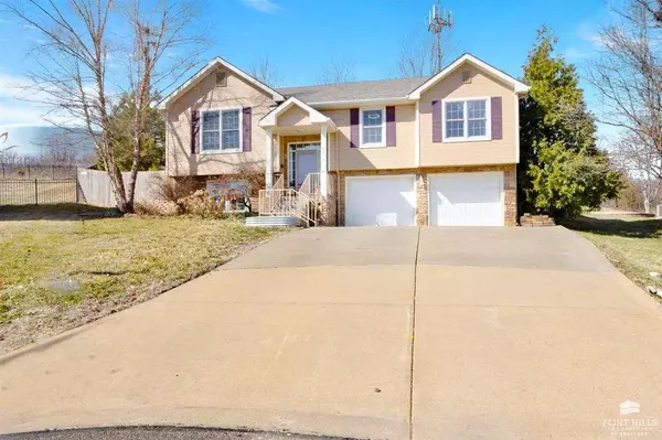 3613 Everett PL, Manhattan, KS 66502