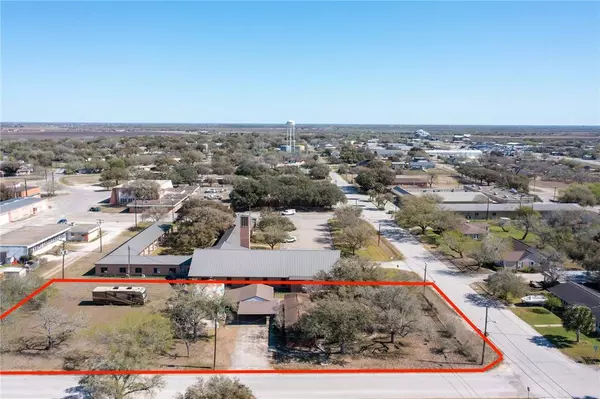404 Louise ST, Orange Grove, TX 78372