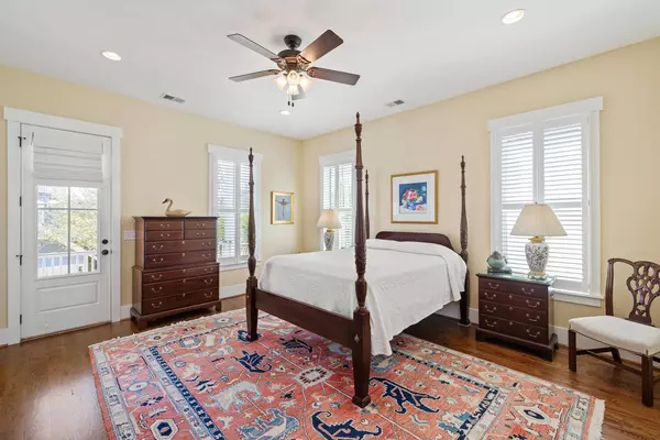 1676 Paradise Lake Dr, Mount Pleasant, SC 29464