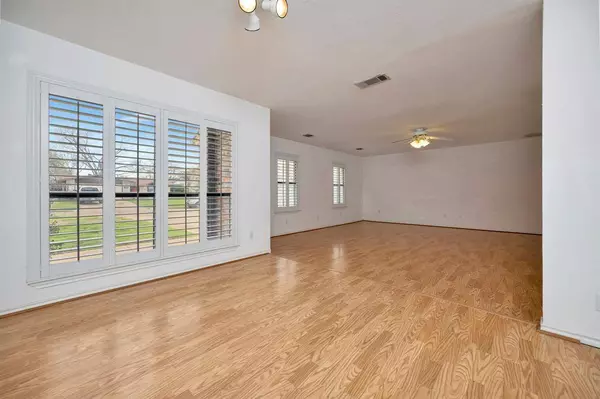 910 Prestwick Lane, Richardson, TX 75080