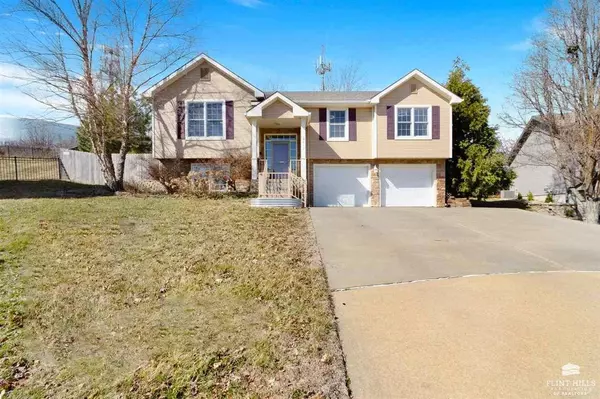 3613 Everett PL, Manhattan, KS 66502