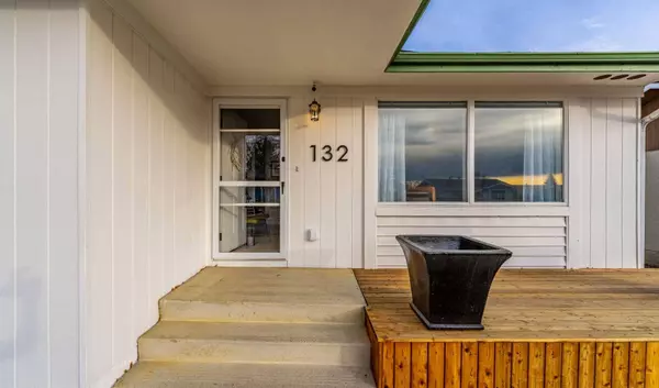 132 Ogden WAY SE, Calgary, AB T2C 1W1